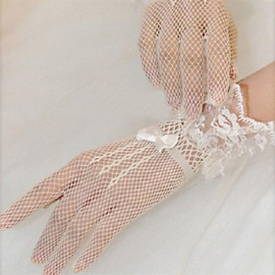 Găng tay lưới trắng viền ren