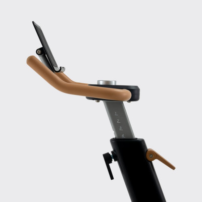 Xe đạp tập KINGSPORT Creative E-03 Black thiết kế thời trang sang trọng, bánh đà kép 7kg với 32 cấp độ kháng lực, cân nặng phù hợp từ dưới 85-90kg