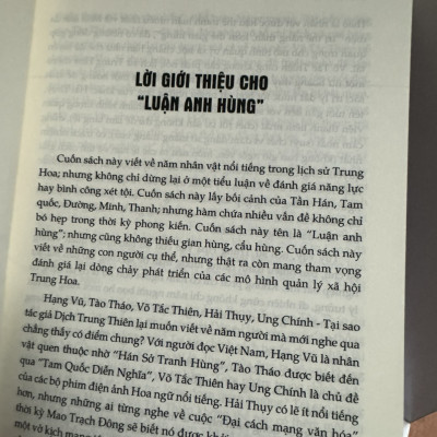 (Tái bản 2024) LUẬN ANH HÙNG - Dịch Trung Thiên - Vũ Ngọc Quỳnh dịch - Quảng Văn - NXB Dân trí