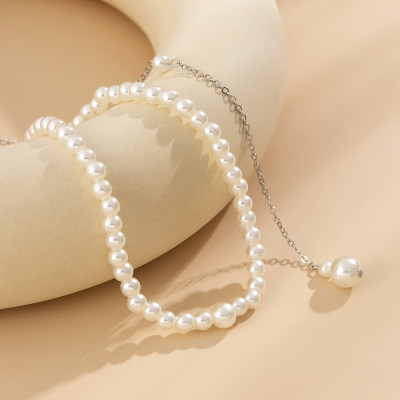 Dây chuyền vòng cổ thả tua dài sexy phối hợp áo khoét lưng áo hở lưng sang chảnh ấn tượng