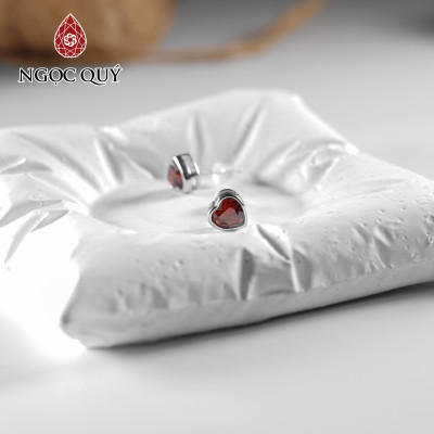 Bông tai mẫu trái tim đính đá garnet đỏ mệnh hỏa thổ - Ngọc Quý Gemstones