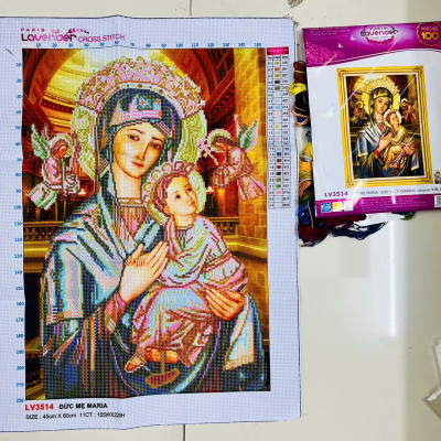 Tranh thêu chữ thập Đức mẹ Maria bồng con lv3514, kích thước 45 x 60 cm