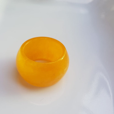 Nhẫn Nam bản hẹ ni 18mm x cao 12mm x dầy 3mm Chất liệu đá mã não vàng anh bóng đẹp Nhẫn lọt lòng 18mm hợp nam mệnh thổ, mệnh Kim, mệnh Thủy đeo đẹp ạ