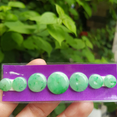 Bộ Trang Sức Lắc Tay Gồm Dãy 7 Đồng Tiền Xanh lớn nhỏ đều quá đẹp Chất liệu đá cẩm thạch tự nhiên mệnh mộc hỏa thủy Nữ bọc vàng làm lắc tay đeo rất đẹp tuyệt vời ạ