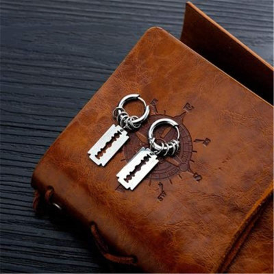 Đôi bông tai dao tem thu hút trẻ trung