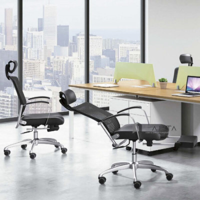 Ghế văn phòng lưng lưới nệm dày màu đen có gác chân dòng ghế cao cấp nhập khẩu CR4301-M Nội thất Capta