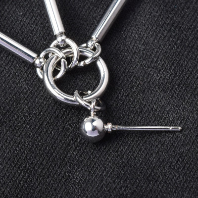 Bông tai Titan style idol sành điệu