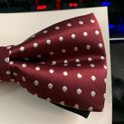 Nơ cổ nam chú rể màu đỏ đô chấm bi phụ kiện cưới Giang