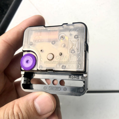 Máy đồng hồ treo tường kim trôi loại Tốt