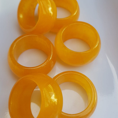 Nhẫn Nam bản hẹ ni 18mm x cao 12mm x dầy 3mm Chất liệu đá mã não vàng anh bóng đẹp Nhẫn lọt lòng 18mm hợp nam mệnh thổ, mệnh Kim, mệnh Thủy đeo đẹp ạ