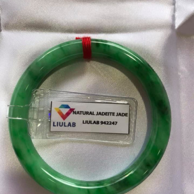 VÒNG ĐÁ CẨM THẠCH TỰ NHIÊN LÝ SỊN A SAO VIP 48MM x DẦY 7,2MM VÒNG KÈM GIẤY KIỂM ĐỊNH LIULAB No 942247 MÀU XANH LÝ SỊN BÓNG ĐẸP NỮ 40KG-49KG ĐEO Ạ