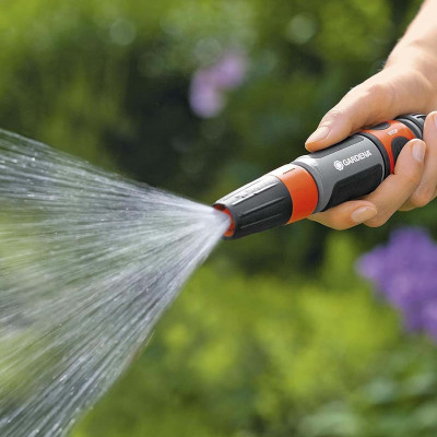 Vòi phun cổ điển cầm tay Gardena 18300-50