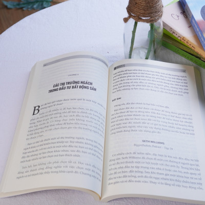 Combo 2 Cuốn Sách Dành Cho Dân Bất Động Sản: Định Hướng Đầu Tư - Triệu Phú Bất Động Sản Tự Thân Và Đầu Tư Bất Động Sản Khôn Ngoan