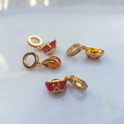Phụ Kiện Charm Vòng Tay Nữ đẹp Hình Thỏi vàng đỏ mạ vàng kiểu đẹp Nữ đã có vòng tay hạt chuỗi , vòng tay kiểu thì charm thỏi vàng đỏ kiểu này vào đeo đẹp may mắn xinh lắm ạ
