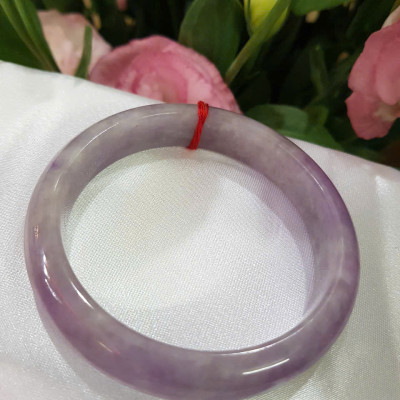 Vòng Cẩm Thạch mới Bản Hẹ Tím Nhẹ Ni 54mm Cao 12mm Dầy 7mm Màu tím nhẹ đều bóng đẹp Nữ mạng hỏa mạng thổ 50kg đến 55kg đeo ạ