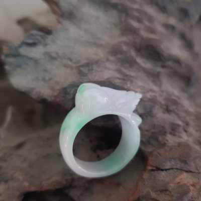 Nhẫn Tỳ Hưu Mới Nam Ni 19mm Đá Cẩm Thạch Tự Nhiên Trắng Xanh nhẹ Bóng Đẹp Size Nhẫn đk 19mm x bản 11mm ạ