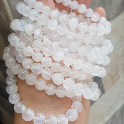 Vòng tay phong thuỷ may mắn moon trắng tự nhiên 8mm hay đá ánh trăng trắng trong bóng đẹp size vòng hạt 8mm màu trắng trong sáng tươi đẹp chuẩn hợp nữ mệnh kim mệnh thuỷ đeo ạ