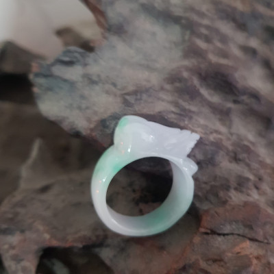 Nhẫn Tỳ Hưu Mới Nam Ni 19mm Đá Cẩm Thạch Tự Nhiên Trắng Xanh nhẹ Bóng Đẹp Size Nhẫn đk 19mm x bản 11mm ạ