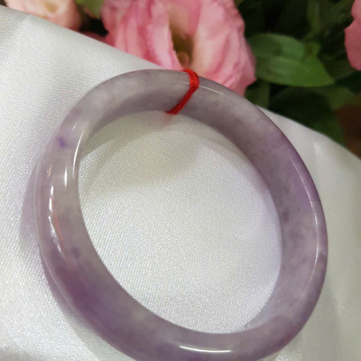 Vòng Cẩm Thạch mới Bản Hẹ Tím Nhẹ Ni 54mm Cao 12mm Dầy 7mm Màu tím nhẹ đều bóng đẹp Nữ mạng hỏa mạng thổ 50kg đến 55kg đeo ạ