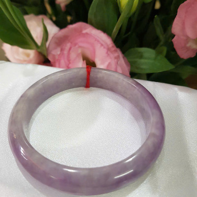 Vòng Cẩm Thạch mới Bản Hẹ Tím Nhẹ Ni 54mm Cao 12mm Dầy 7mm Màu tím nhẹ đều bóng đẹp Nữ mạng hỏa mạng thổ 50kg đến 55kg đeo ạ