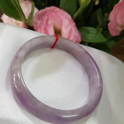 Vòng Cẩm Thạch mới Bản Hẹ Tím Nhẹ Ni 54mm Cao 12mm Dầy 7mm Màu tím nhẹ đều bóng đẹp Nữ mạng hỏa mạng thổ 50kg đến 55kg đeo ạ
