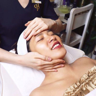 Combo 3 Liệu Trình Soi Da + Chăm Sóc Da Mặt Vàng 24K + Massage Chân Ấn Huyệt 75 Phút 