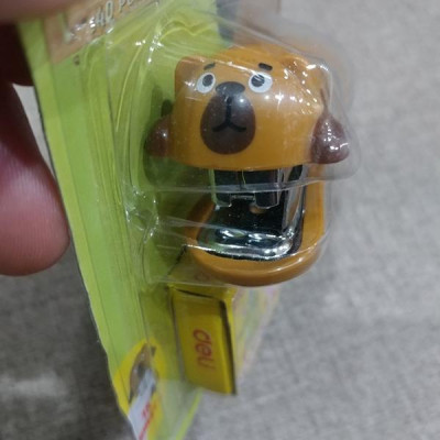 Bộ Bấm Kim + Kim 10 - Deli 0452 - Mẫu 3 - Màu Nâu