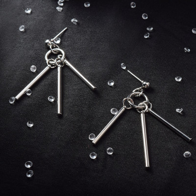 Bông tai Titan style idol sành điệu