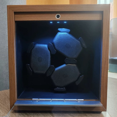 ￼Hộp Đồng Hồ Cơ Xoay Chất Liệu Gỗ Có Mặt Kính Và Đèn Led Dành Cho 3 Chiếc