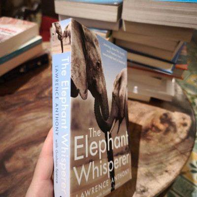 Sách - The Elephant Whisperer: Learning About Life, Loyalty and Freedom From a Remarkable Herd of Elephants by Lawrence Anthony