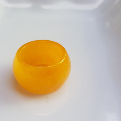 Nhẫn Nam bản hẹ ni 18mm x cao 12mm x dầy 3mm Chất liệu đá mã não vàng anh bóng đẹp Nhẫn lọt lòng 18mm hợp nam mệnh thổ, mệnh Kim, mệnh Thủy đeo đẹp ạ