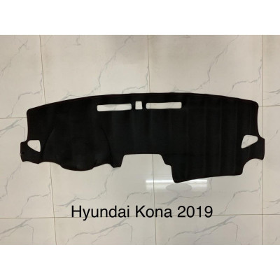 Thảm taplo ô tô Kona 2019 loại da vân cacbon chống nắng, chống nứt vỡ taplo, thảm taplo Hyundai Kona