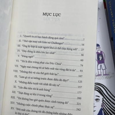 (Arthur Conan Doyle – tác giả bộ tiểu thuyết trinh thám kinh điển Sherlock Holmes) [Tặng 02 Postcard]  BOXSET NHỮNG CUỘC PHIÊU LƯU CỦA GIÁO SƯ CHALLENGER (2 Tập) – Wingbooks - NXB Kim Đồng – bìa mềm