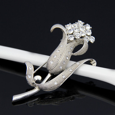 Cài áo hoa tulip đá cài áo thanh lịch