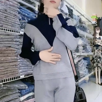 Bộ áo quần thể thao cao cấp màu ghi phối xanh.