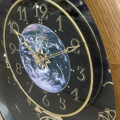 Đồng hồ Rhythm Magic Motion 4MH438WU06 – 42.4 x 52.5 x 12.5cm. Dùng PIN.