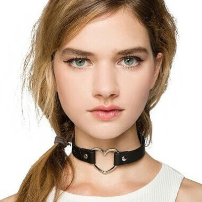 Vòng cổ choker dây da khuôn trái tim rỗng sành điệu