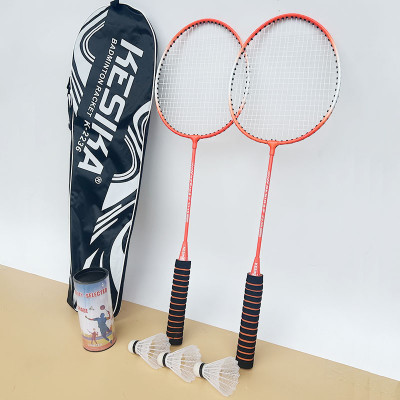 Bộ 2 vợt   đánh cầu lông hợp kim  kèm túi , tặng 3 quả cầu ,khung và cán được làm bằng chất liệu cao cấp siêu bền , tay cầm bằng gỗ lót nệm , giúp cầm nắm chắc chắn ,vận động tốt cho sức khỏe