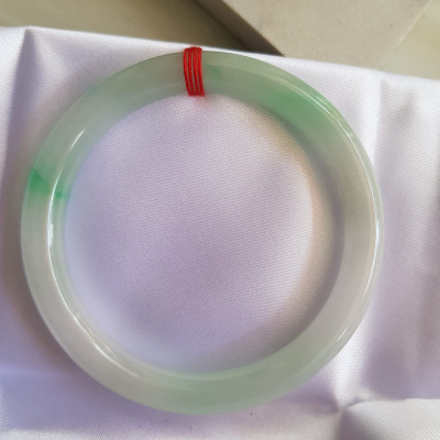 Vòng ĐÁ CẨM THẠCH TỰ NHIÊN TR Lý SAO 58 Size vòng 58mm x Dầy 8mm màu Trắng Bóng xanh lý nhẹ Đẹp sang Nữ mệnh Kim mệnh Thủy 56kg - 68kg đeo ạ