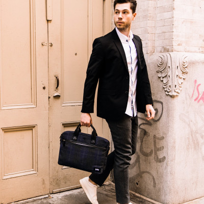 Túi xách Nam Solo Bryce 15.6" HLD100-51 Xanh - Đen Kích thước: Cao 34 x Ngang 43 x Rộng 9 cm Bảo hành 05 năm