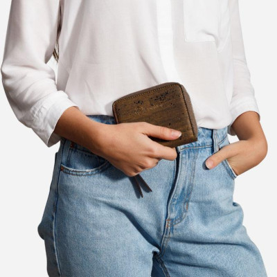 Ví nữ cầm tay dạng ngắn WALLET SQUARE - HGcork Corkor CK251 - Nhiều màu - Vật liệu 100% da cork thực vật thuần chay từ vỏ cây sồi Bồ Đào Nha, Siêu bền, Chống cháy, Chống mốc, Chống thấm nước, Tích hợp tính năng chống sao chép dữ liệu thẻ, Thân thiện với m