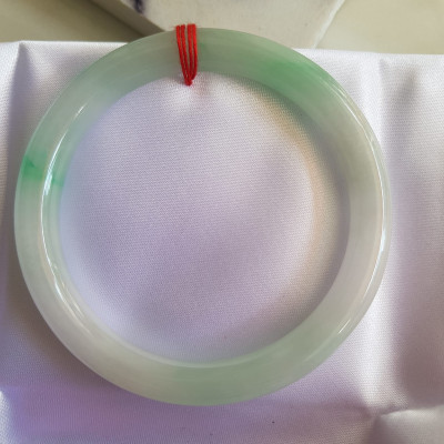 Vòng ĐÁ CẨM THẠCH TỰ NHIÊN TR Lý SAO 58 Size vòng 58mm x Dầy 8mm màu Trắng Bóng xanh lý nhẹ Đẹp sang Nữ mệnh Kim mệnh Thủy 56kg - 68kg đeo ạ