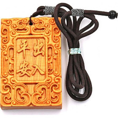 Vòng cổ mặt gỗ ngọc am khắc chữ Xuất Nhập Bình An MG102