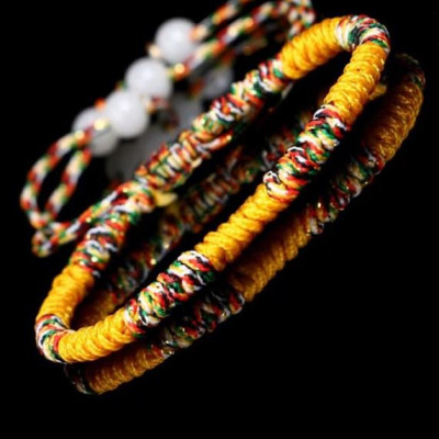 Vòng tay dây ngũ sắc Tây Tạng màu vàng