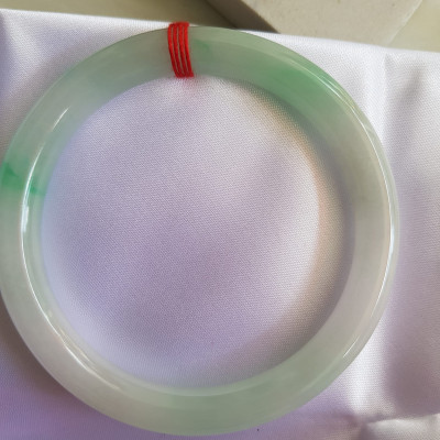 Vòng ĐÁ CẨM THẠCH TỰ NHIÊN TR Lý SAO 58 Size vòng 58mm x Dầy 8mm màu Trắng Bóng xanh lý nhẹ Đẹp sang Nữ mệnh Kim mệnh Thủy 56kg - 68kg đeo ạ