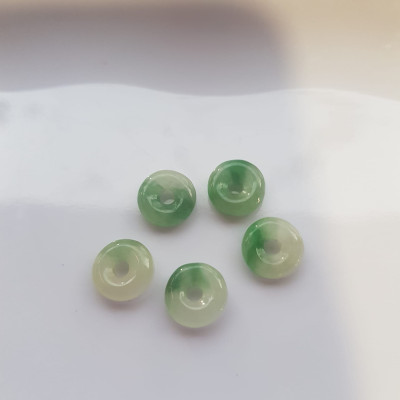 Bộ Trang sức Charm Vòng Tay gồm 5 đồng tiền may mắn tài lộc  Chất liệu đá cẩm thạch xanh Ngọc trắng tự nhiên bóng đẹp  Size hạt đk 9mm x đk cao 3mm x lỗ giữa đồng tiền 2mm nữ phối vòng tay và làm mặt dây chuyền đeo đẹp ạ