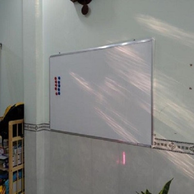 Bảng từ trắng viết bút lông treo tường Bavico KT 40x60cm
