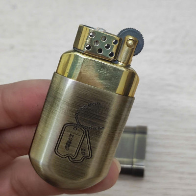 Vỏ Hột Quẹt Bật Lửa Xăng Đá Zorro Z516-005B Khắc Họa Tiết Móc Khóa Cực Đẹp
