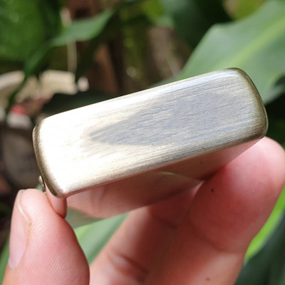 Vỏ Hột Quẹt Bật Lửa Xăng Đá Zorro Ốp Gỗ Z85914 Họa Tiết Hình Cây Đàn Màu Nâu - Dùng Xăng Bấc Đá Cao Cấp