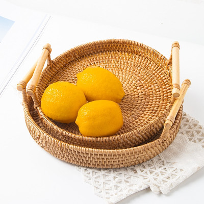 Khay mây hình tròn có tay cầm đựng bánh mì bánh kẹo trái cây làm decor